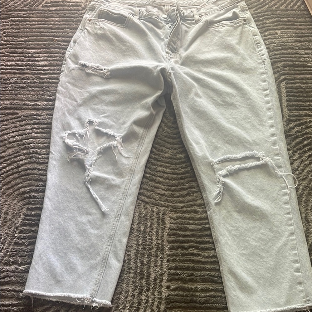 Distressed‎ Light Gray Jeans